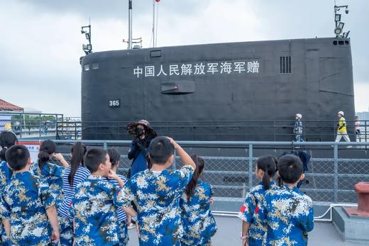 《蓝海利剑》7天6晚湛江海军营，在中国最南端当一次小海军！巡游南海舰队十里军港，登湛江舰，进潜艇，参观军博馆，驻扎南极村，海岛护旗！观察火山地质，走进海洋大学，研究海洋生态，体验煮海为盐、快乐赶海～ 商品图5