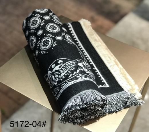 优品堂【丝丝水墨】140*140“四个角花型不同有四种美感”拉绒方巾披肩 商品图4