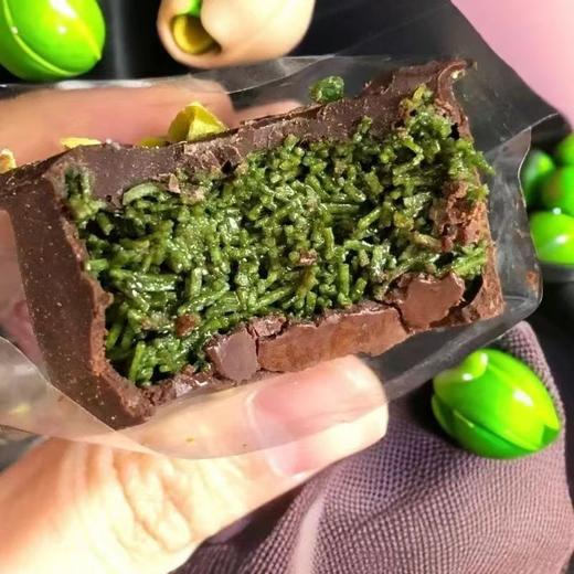 【纵享丝滑！ 迪拜风格巧克力】一口咬下，口腔传出咔嚓美妙乐章，巧克力与开心果酱的碰撞，醇香酥脆口感美味，干丝酥夹心L 商品图1