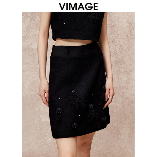 VIMAGE纬漫纪时尚钉珠高腰显瘦a字黑色气质毛呢半身裙冬新款V2206822 商品图3