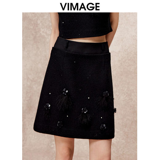VIMAGE纬漫纪时尚钉珠高腰显瘦a字黑色气质毛呢半身裙冬新款V2206822 商品图5