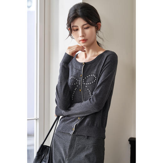 剩S 米思阳2025冬季新款时尚设计感针织衫重工钉珠蝴蝶结开衫上衣4543 商品图1
