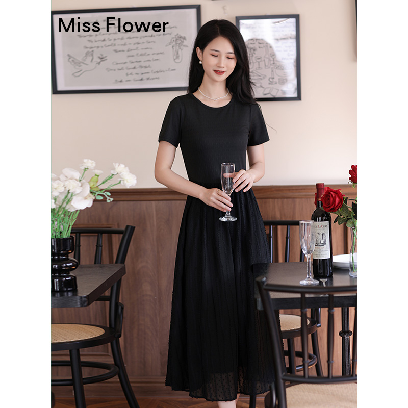 勿忘花黑色拼接连衣裙2025新款女夏季高腰显瘦短袖圆领气质长裙子