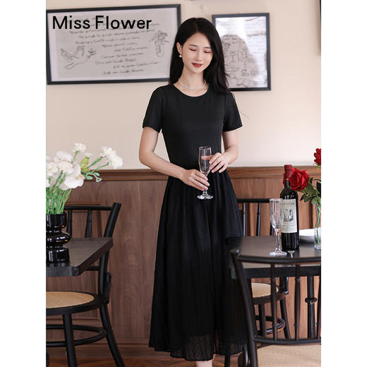 勿忘花黑色拼接连衣裙2025新款女夏季高腰显瘦短袖圆领气质长裙子 商品图0
