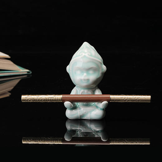 省大师雷慧仙出品龙泉青瓷粉青釉悟空茶宠摆件+金箍棒茶针 商品图0