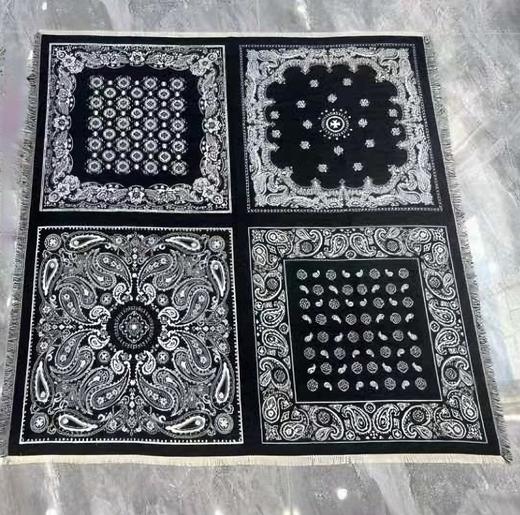 优品堂【丝丝水墨】140*140“四个角花型不同有四种美感”拉绒方巾披肩 商品图0