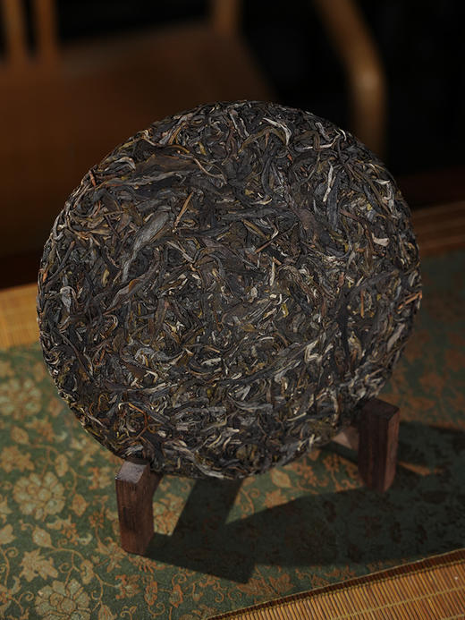 生普头牌【凤饼贡茶困鹿山】2023年春茶选自困鹿山26号茶农李应芝家古茶园，如果生普只能喝一款那必须是“困鹿山”普洱茶生茶 非遗工艺 357克/饼 5饼/提 2提/件 商品图7