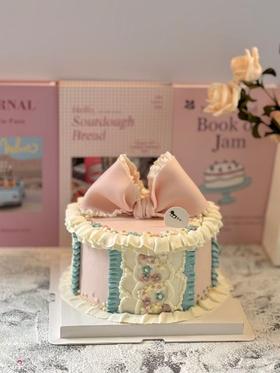 加高款洛丽塔蝴蝶结蛋糕（百分百进口动物奶油）