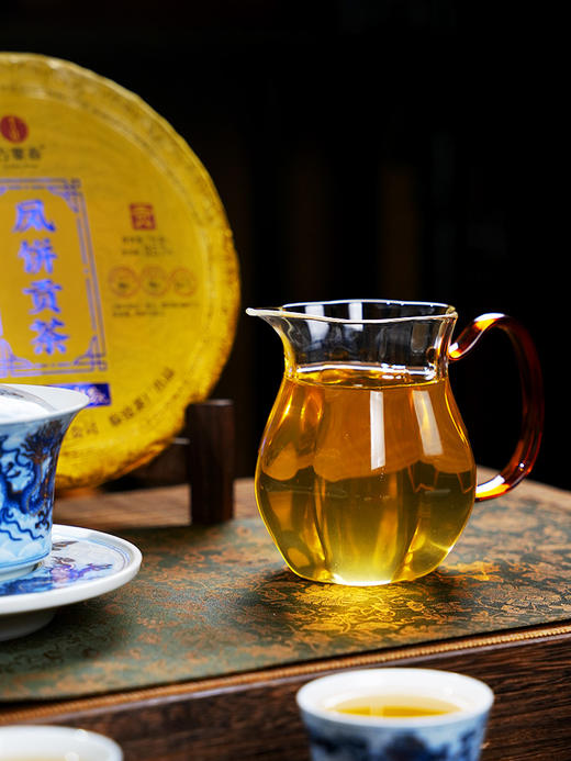 生普头牌【凤饼贡茶困鹿山】2023年春茶选自困鹿山26号茶农李应芝家古茶园，如果生普只能喝一款那必须是“困鹿山”普洱茶生茶 非遗工艺 357克/饼 5饼/提 2提/件 商品图2