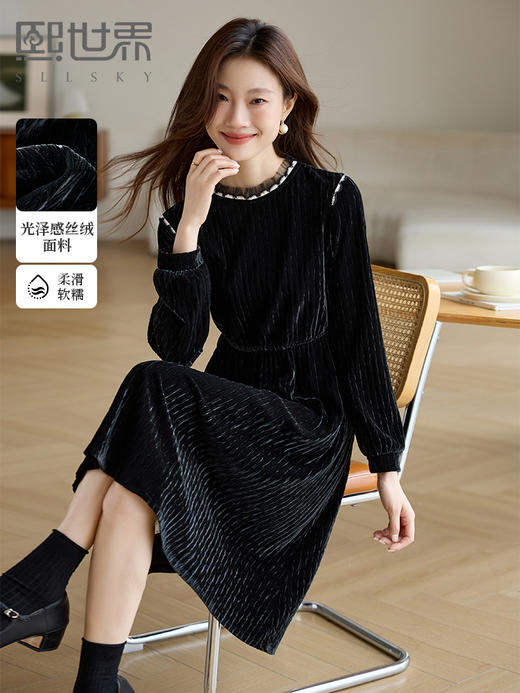 【专属特价】熙世界法式复古气质黑色丝绒连衣裙女秋冬内搭打底赫本风a字裙 商品图0