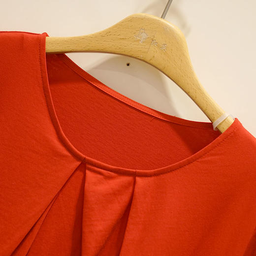 VIVIAN LIU薇薇安刘R2447301初秋女装新款圆领前襟打褶长袖针织衫 商品图2