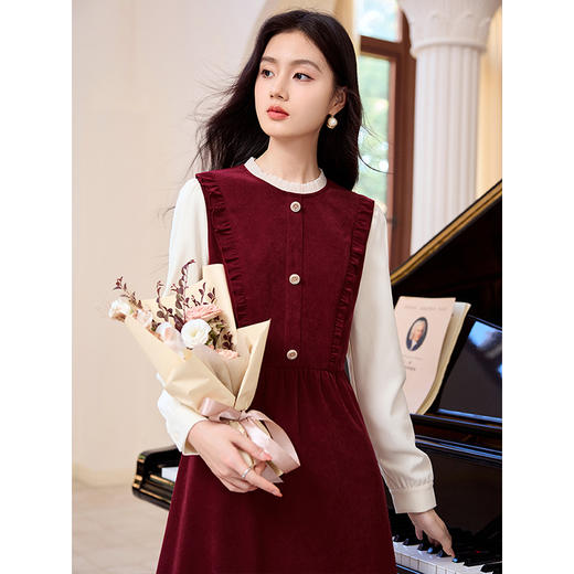 【专属特价】熙世界玛德琳千金赫本风红色连衣裙女秋冬新款拼接磨毛假两件裙子 商品图2