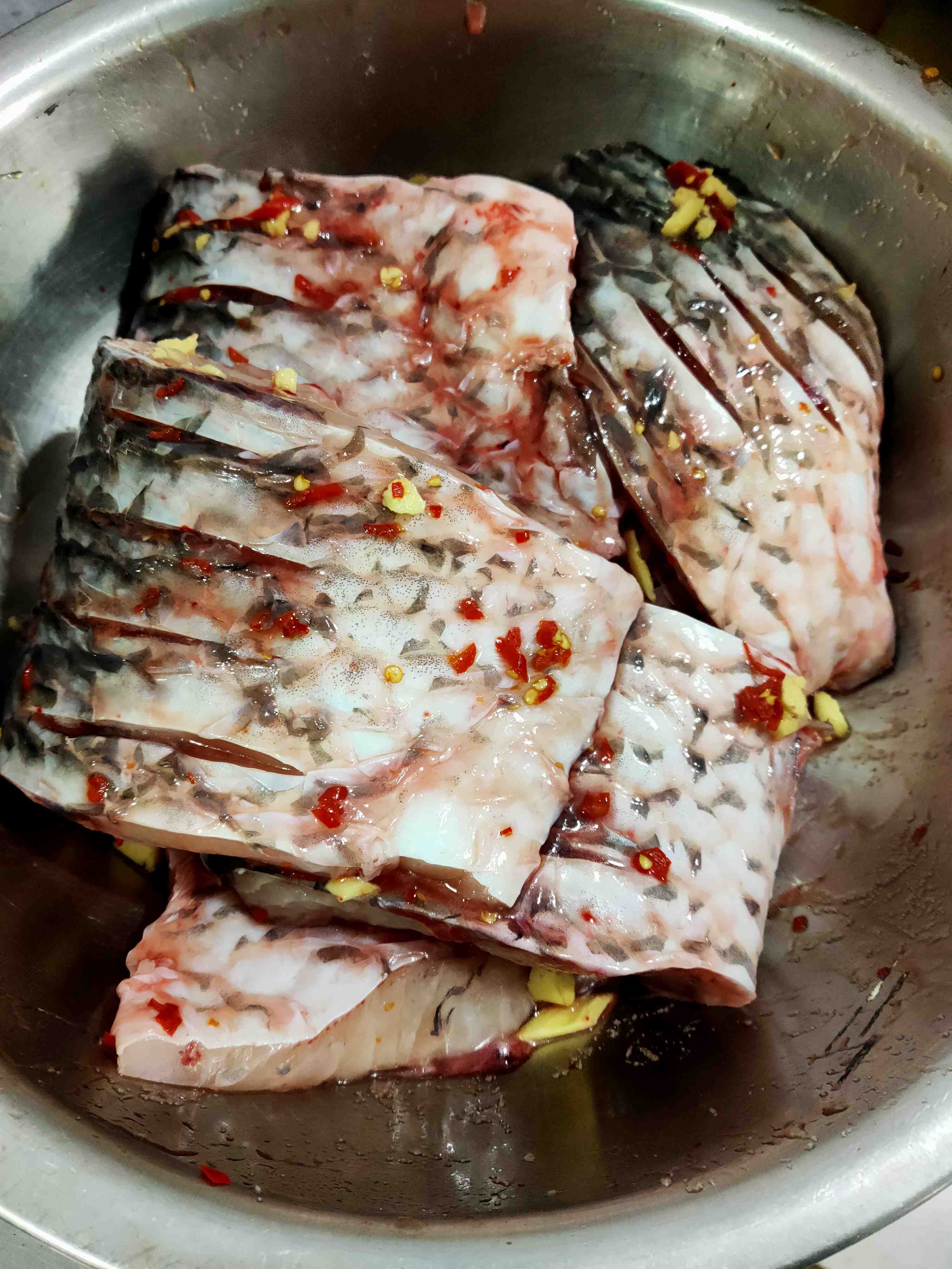 用青鱼做的刨盐鱼，1份1斤，回去只要洗一下就可以做了