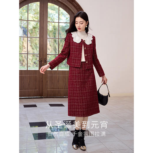 【1件75折】熙世界红色小香风套装女秋冬新款法式娃娃领短款外套半身裙两件套 商品图1