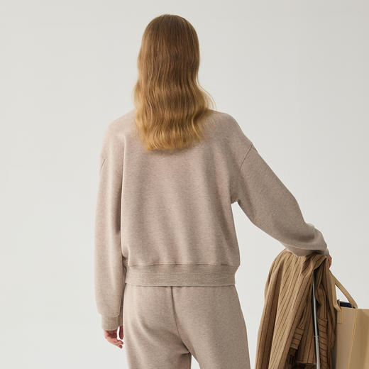 谜底套头卫衣女2024冬季新品休闲百搭宽松圆领徽章上衣244MV1595 商品图2