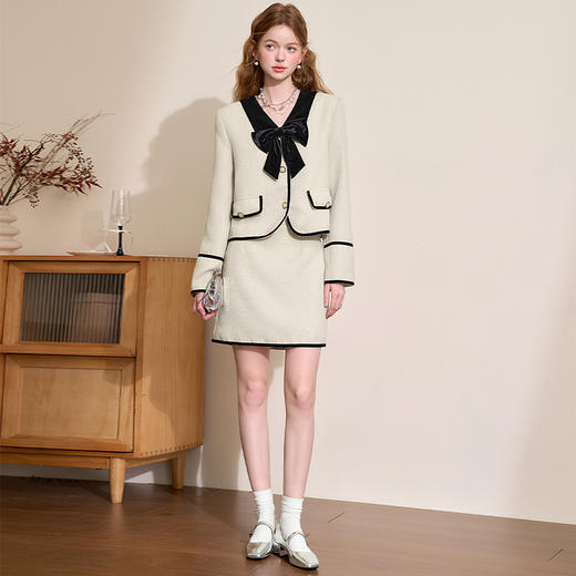 西遇短款杏色半裙女冬季新款显瘦优雅贵气小A字版型裙子D3742641 商品图1