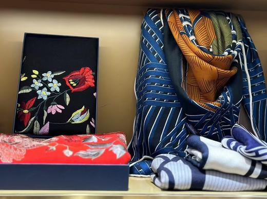 优品堂【逐光】三角形真丝+羊绒围巾披肩两用 商品图10