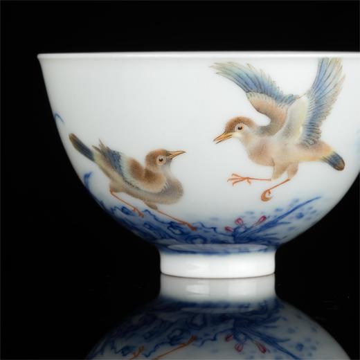一儒堂青花加彩萱草雎鸠鸟鸡心杯 商品图1