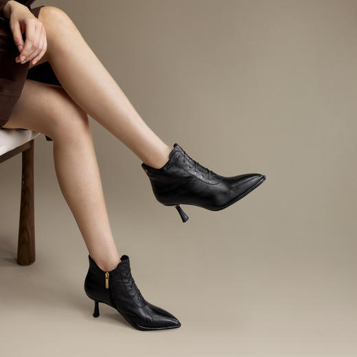 千百度羊皮尖头时装靴女冬季细高跟靴通勤短靴子A24581402 商品图4