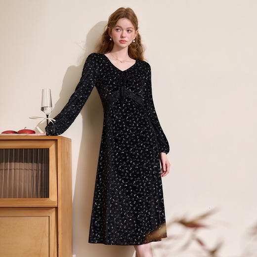 法式浪漫气质高级感花边黑底碎花裙女秋冬收腰长袖连衣裙V4142932 商品图3