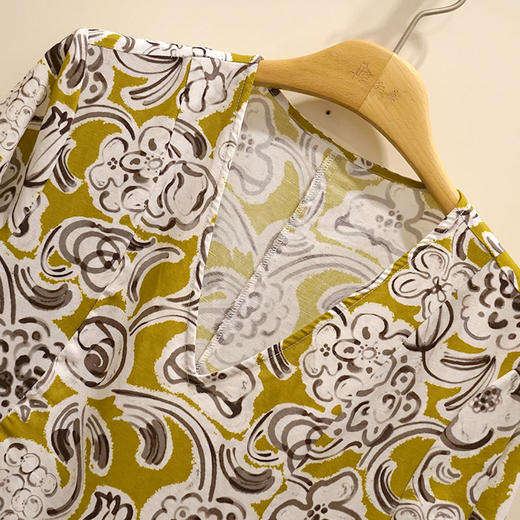 VIVIAN LIU薇薇安刘D2414102梅春女装新款V领印花收腰连衣裙 商品图2