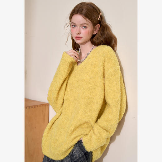 西遇法式V领针织衫女冬季新款复古慵懒风设计感软糯毛衣D0043881 商品图3