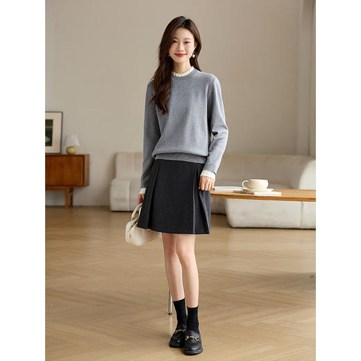 【专属特价】熙世界2025秋冬新款撞色木耳边圆领打底针织衫女长袖灰色软糯毛衣 商品图3