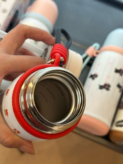 🔥‼️29.9💰包邮🉐！快抢！四色都好看！【一杯三饮保温杯】冲颜值也要抢！带手提绳，拿着很方便呀！ 商品图5