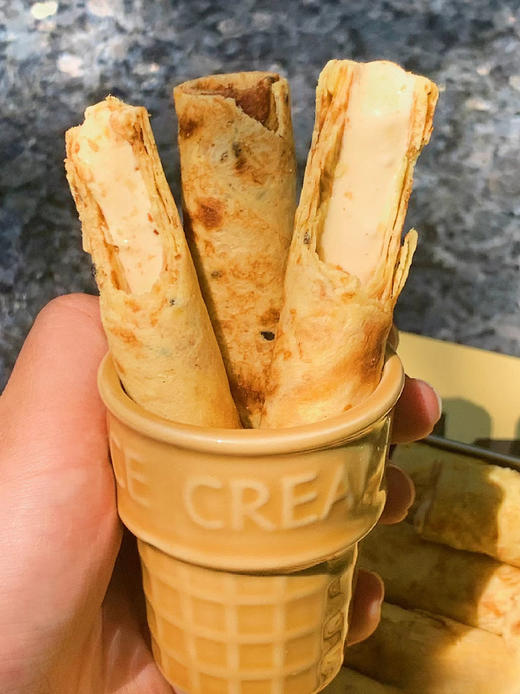 【空气牛轧蛋卷】😋酥松掉渣 一捏就碎🤤手工熬糖版牛轧夹心 非棉花糖 奶味浓郁 又酥有糯还有嚼劲😌☑蛋卷居然也加小料了 牛轧夹心直接奶晕 商品图5