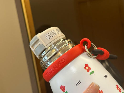 🔥‼️29.9💰包邮🉐！快抢！四色都好看！【一杯三饮保温杯】冲颜值也要抢！带手提绳，拿着很方便呀！ 商品图8