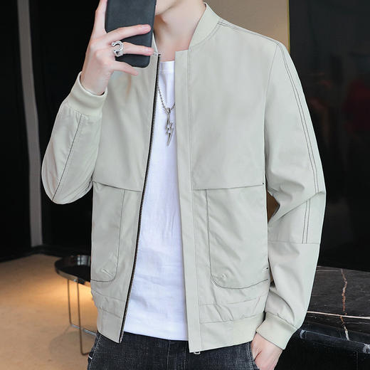 秋季必备🔥品牌直发🚗超硬核夹克😎【真维斯潮流新款立领夹克外套 】 ✅ 上身立挺有筋骨，非常的有型 ✅全新面料更显质感抗皱免烫  商品图4