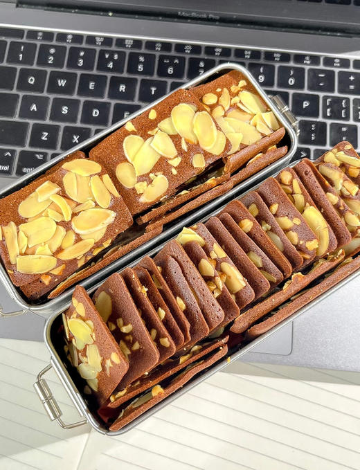 【甜原柿吉布朗尼脆片】 🍫黑巧微苦+🥥椰子清香！！ 10% 扁桃仁和5%腰果仁❗️ 料多到溢出来 1毫米厚的一片，每一片都洒满了坚果 商品图4