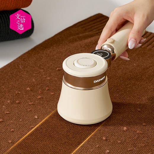 【文怡之选】大宇 毛球修剪器M8 五档模式 长效续航 清洗方便 屏显 磁吸后盖 商品图1