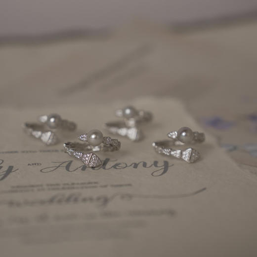 甄珠贝 【团购】蛇年限定 灵蛇戒指 寓意招财守财 高端工艺 纯银开口戒指 akoya海水珠 真多麻色6.5mm 商品图4