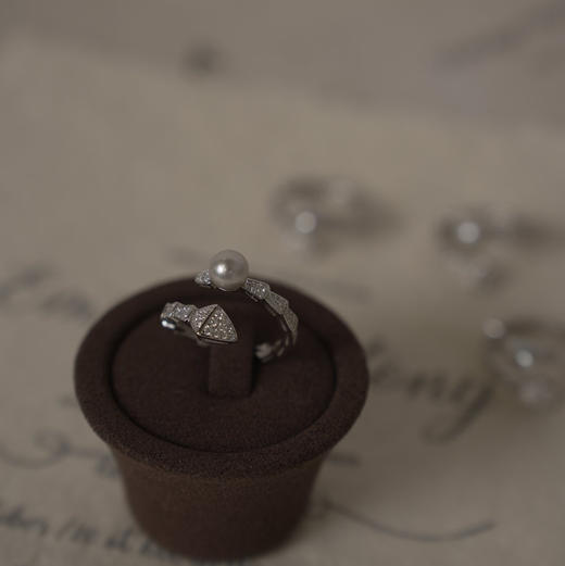 甄珠贝 【团购】蛇年限定 灵蛇戒指 寓意招财守财 高端工艺 纯银开口戒指 akoya海水珠 真多麻色6.5mm 商品图5