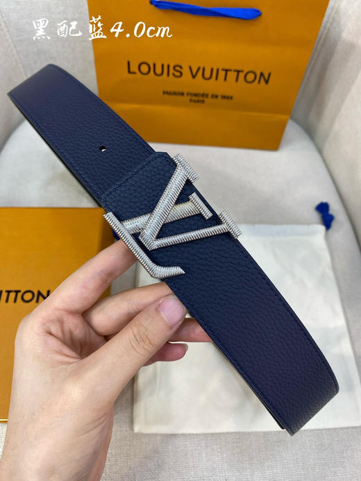 秋冬特惠💰350【LV】男士腰带 男士专柜品质掌纹腰帶 带身宽度4.0cm  配置精钢字母搭扣 商品图1