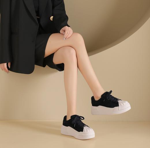 westory2024冬季新款休闲厚底超轻圆头百搭小白鞋加绒饼干鞋S24DM85121 商品图4