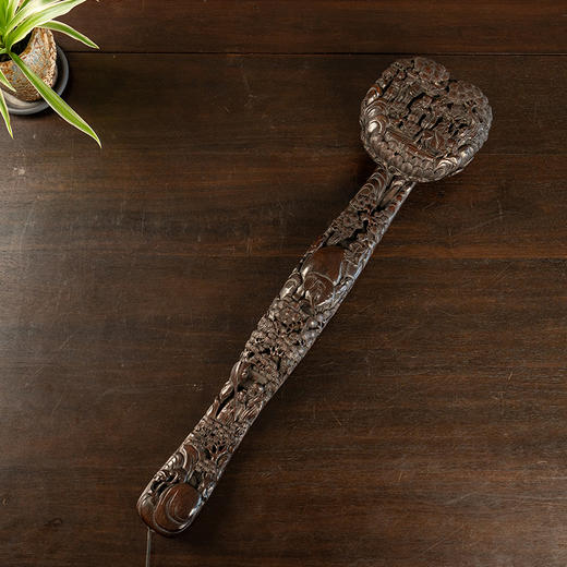 清中期 紫檀满雕人物太平有象大如意 商品图3