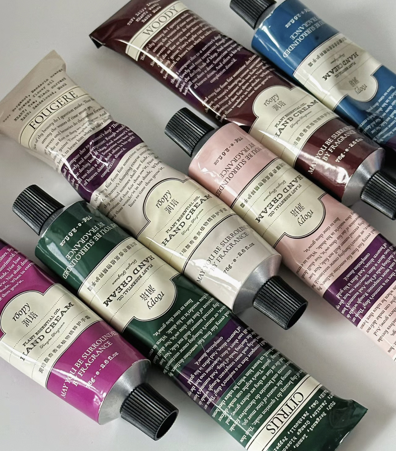 新香上线🔥【Roopy润培护手霜75ml】爆款!!3支包邮❗众多明星达人推荐✅三段式香氛推进者，定制调香回味无穷✅面部护肤级成分，轻盈不油腻✅铝管设计颜值高，质感拉满