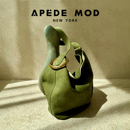 【赵露思同款】品牌直发 APEDE MOD 秋冬新款大容量头层牛皮水桶包 中号软花桶包单肩斜挎包 商品图6