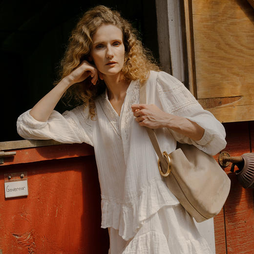 【赵露思同款】品牌直发 APEDE MOD 秋冬新款大容量头层牛皮水桶包 中号软花桶包单肩斜挎包 商品图2