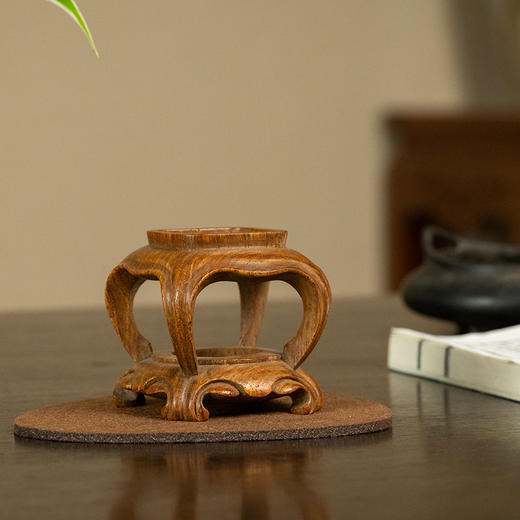 清 黄花梨一木整挖方形器座 商品图4