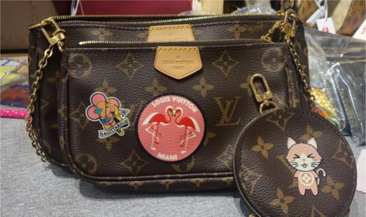LOUIS VUITTON Multi Pochette Accessoires 金色金属件便携 涂层帆布拼牛皮饰边 五合一腋下 定制款 商品图0
