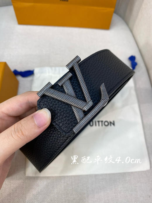 秋冬特惠💰350【LV】男士腰带 男士专柜品质掌纹腰帶 带身宽度4.0cm  配置精钢字母搭扣 商品图2