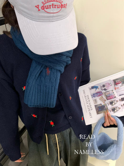 Read Nameless /韩国藏青色羊毛小红花毛衣+洗旧加绒休闲牛仔裤 2024/10/26 商品图10