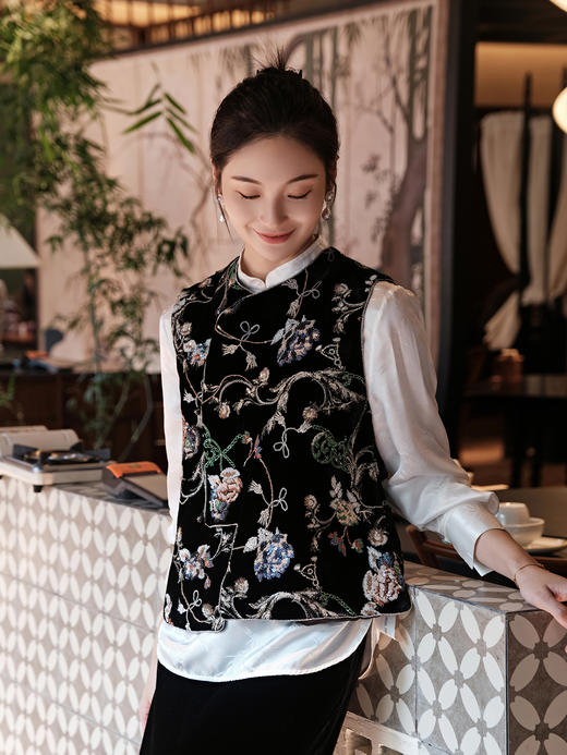 盛唐牡丹 |真丝加密缎亮片串珠偏襟马甲 商品图6