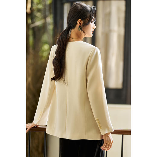 米思阳2026春季新款简约高级感白色西装通勤醋酸开衫短外套女1980 商品图2