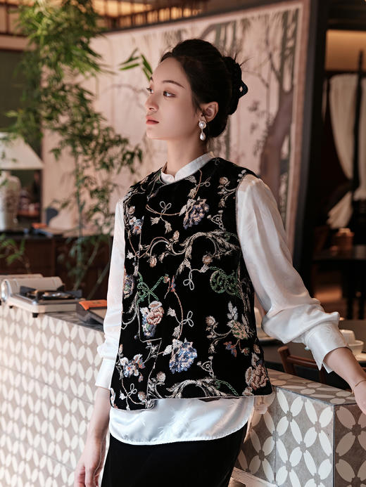 盛唐牡丹 |真丝加密缎亮片串珠偏襟马甲 商品图1