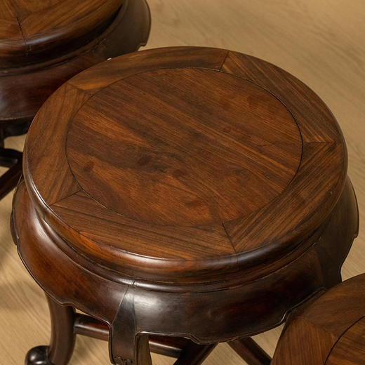 清 红木三弯腿五足圆凳成套（一套四只） 商品图3