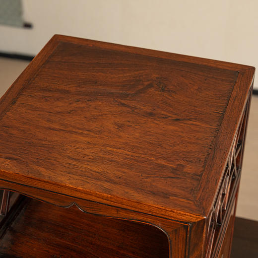 清 黄花梨百宝嵌仕女亮格柜摆件 商品图3